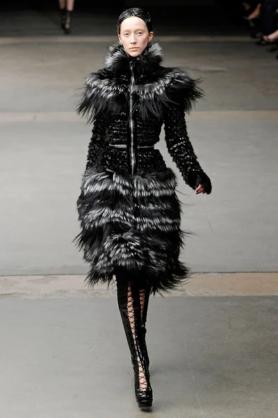 Look 12